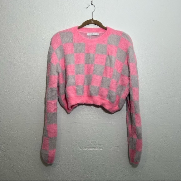 Adika Sweaters Adika Checkered fuzzy Crop Sweater - Picture 2 of 5